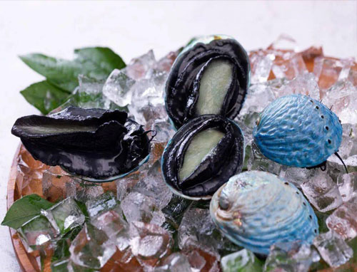 新西兰蓝鲍其美味的肉质和独特的颜色而闻名